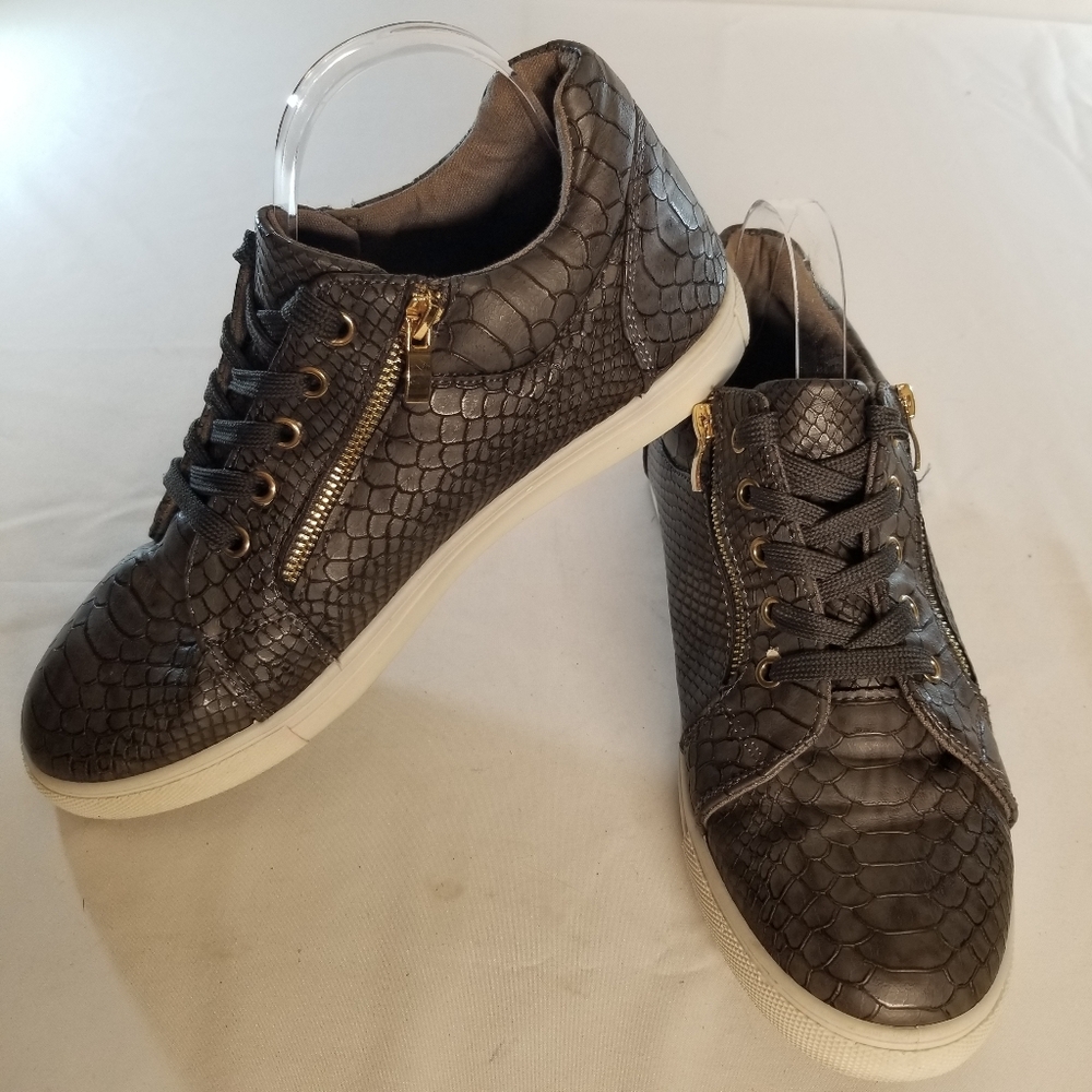 Daily Shoes Woman Size 11 Lace Up Wide Pocket Zipper Sneakers Slip On Dark Gray